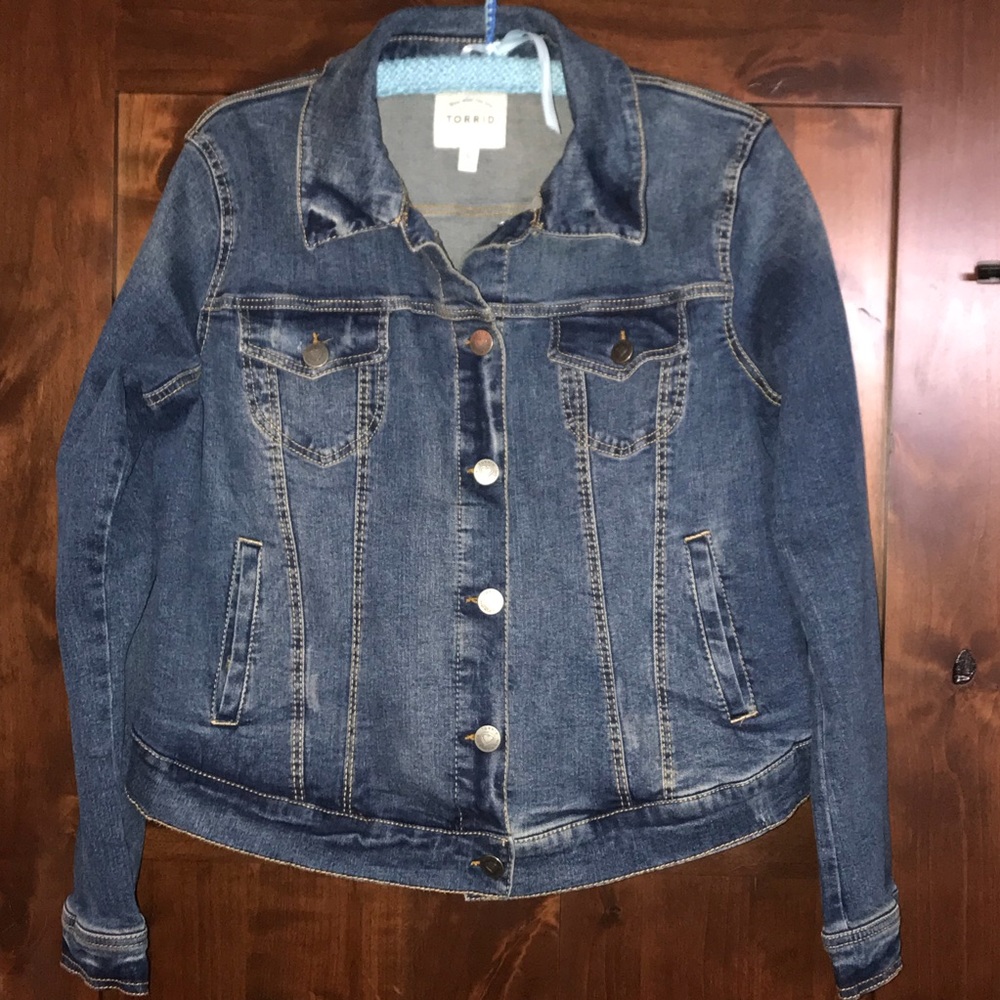Torrid denim jean jacket size 0/0X excellent!!